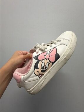 Ladies Minnie Mouse White & Pink Lace-Up Sneakers